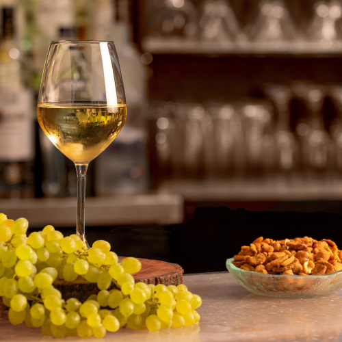 Drink-White-Wine