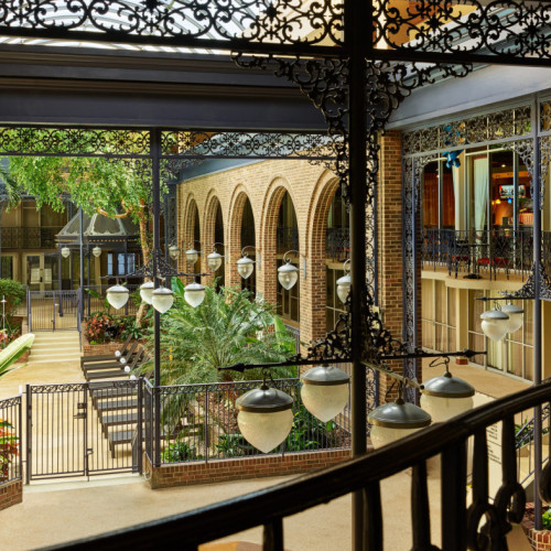 sheatlxsgr-256891-pool-and-courtyard-guest-room-view-high_1800x787